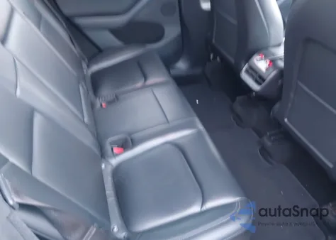 2023 Tesla Model Y Awd/Long Range Dual Motor All-Wheel Drive z USA, uszkodzony, nr VIN 7SAYGDEE3PA180998